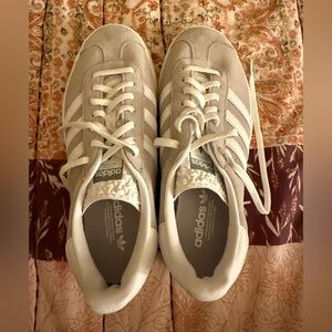 Adidas Women's Light Gray Sneakers